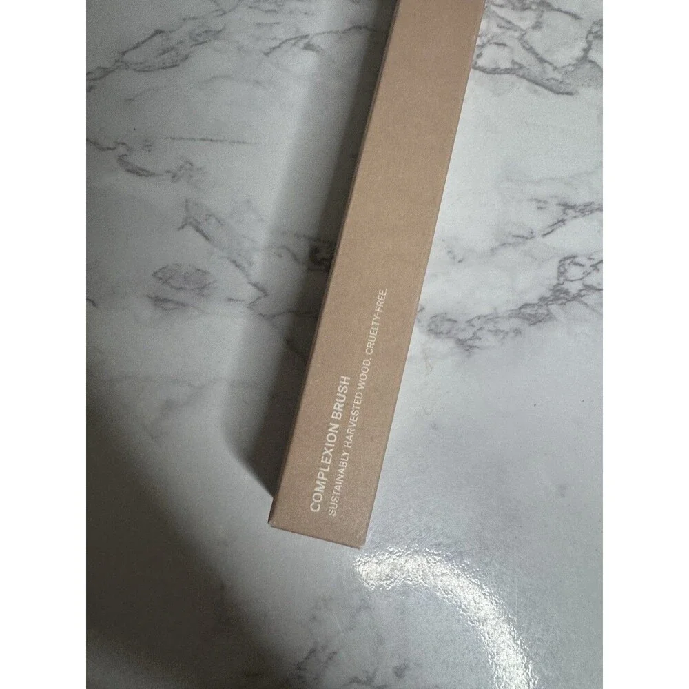 ILIA Complexion Brush Cruelty-Free Flat Wood Handle Beige MPN 5111